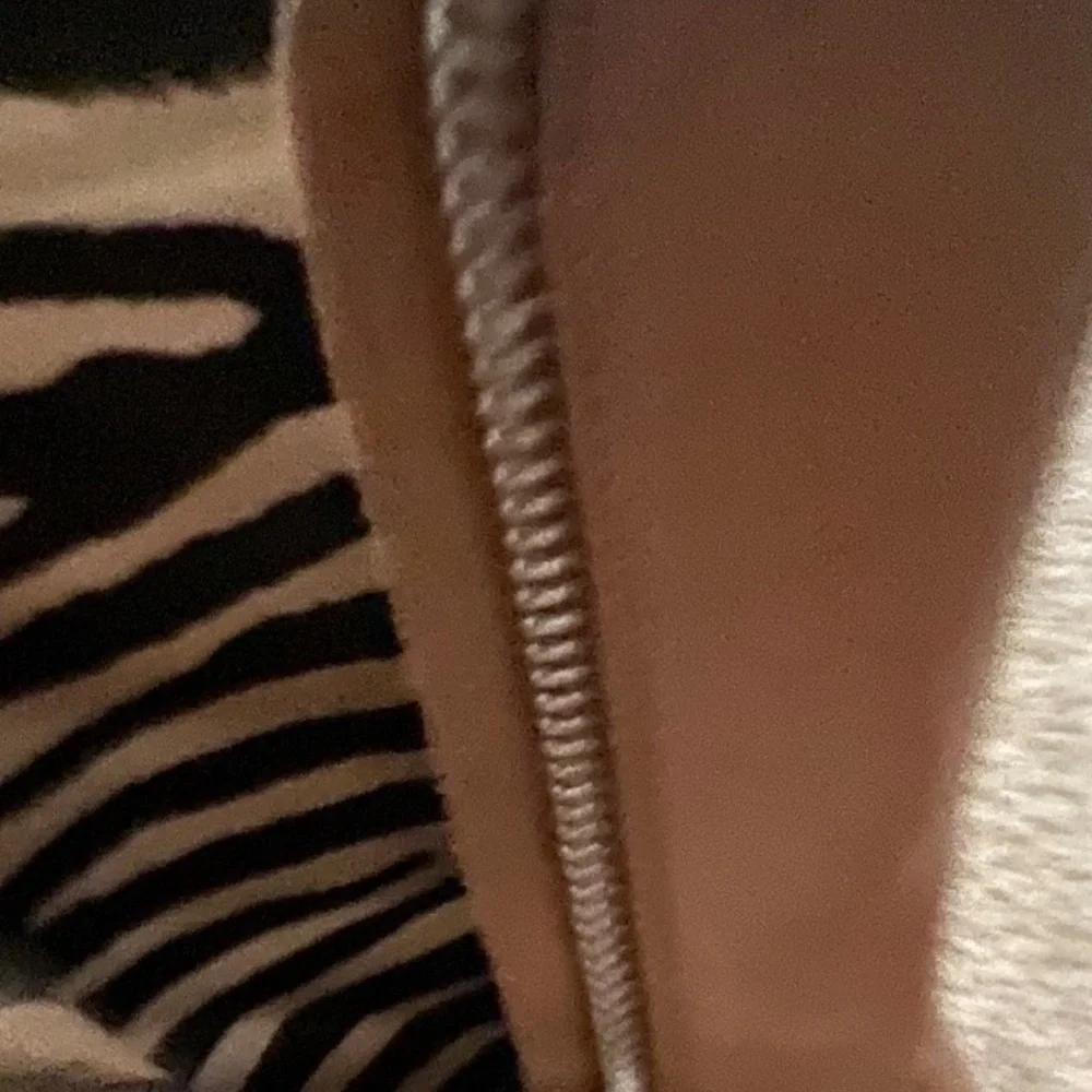 BOOTS - Picture 3 of 5